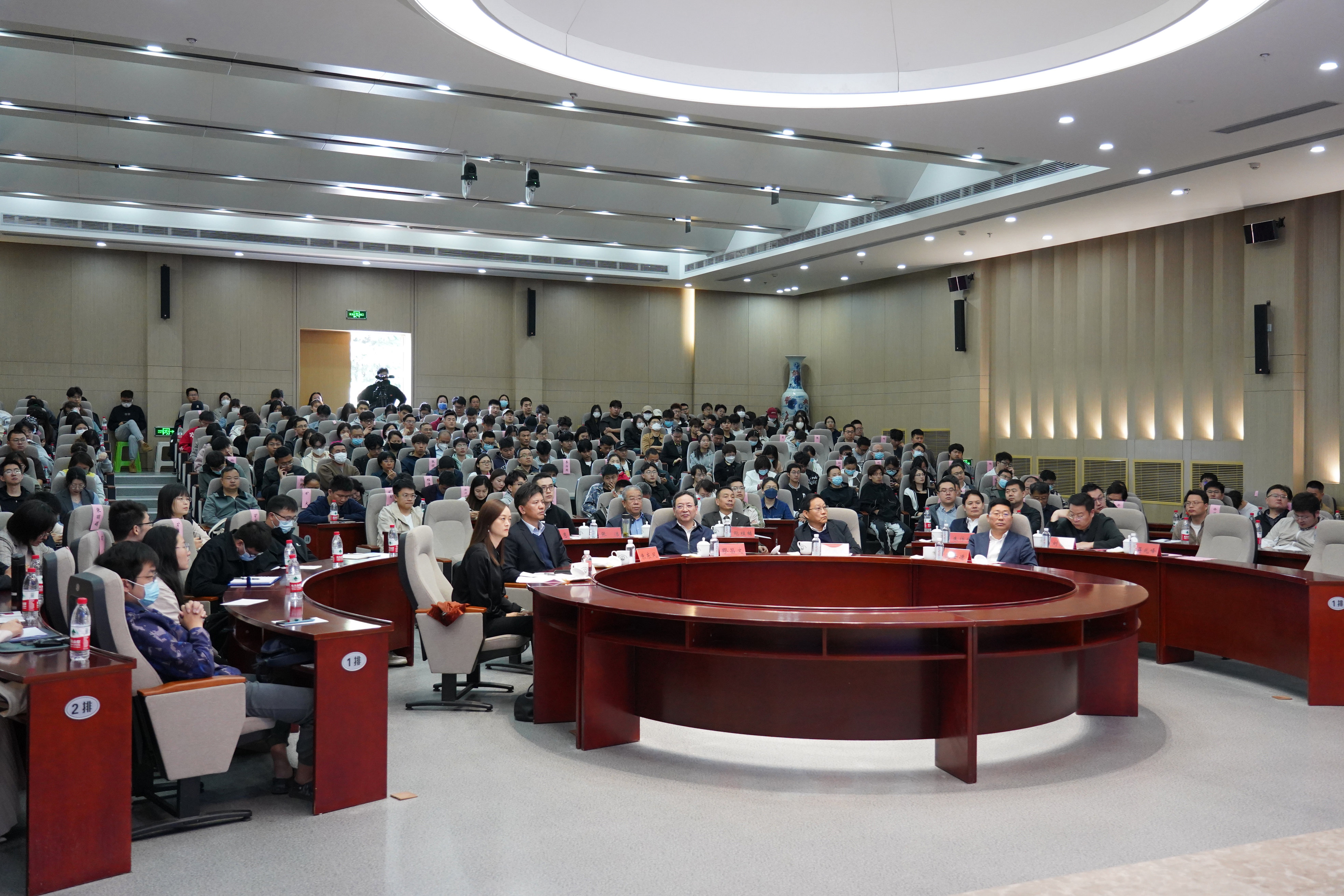 绿色建筑与建筑文化高峰论坛在江苏建院举办，建筑业发展新机遇引热议